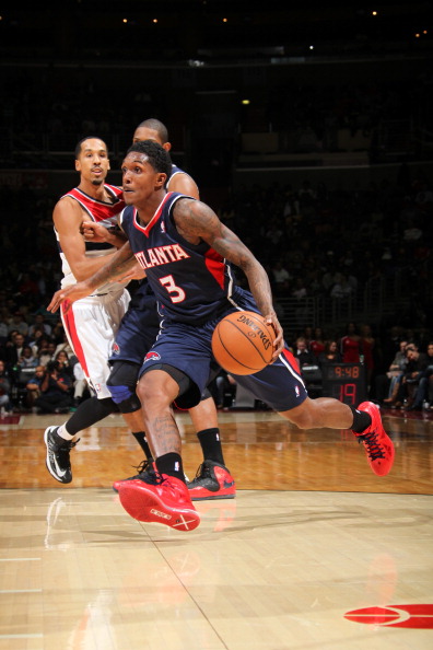 更是两国在 更是两国在